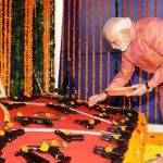 Narendra Modi worships assault guns