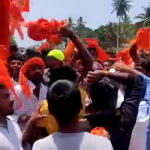 Hindu rightwing mob attempts to forcefully enter a Mosque to perform Hindu prayer
