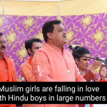 Suresh Chavanke Targets Muslim Girls in his Speech