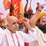 Hundreds can be seen repeating the communal and anti-Muslim oath administered by Pravin Togadia ( Sabrang )