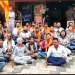 Bajrang Dal Activists Play Hanuman Chalisa Outside Theatres In Indore, Cancels ‘Pathaan’ Shows ( mumbai live)