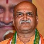 Pramod Muthalik assures job, security for men who ‘trap 10 Muslim girls for each Hindu girl’ ( The Indian Express )