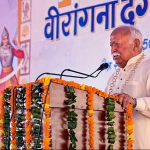Hindu gurus did more service than Christian missionaries: RSS chief (The Hindu)