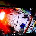 Extremist hurls petrol bomb at mosque