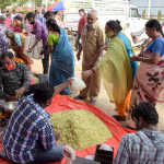 Karnataka: Hindu vendors’ union against allowing Muslims to set up shops during festivals, fairs ( Deccan Herald )