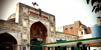 Saffron Flags Hoisted, Slogans Raised in Agra Mosque on Ram Mandir Ceremony Day (The Wire)