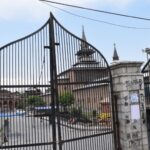 Shab-e-Qadr Prayers Barred at Kashmir’s Jamia Masjid; Mirwaiz Again Under ‘House Arrest’ (The Wire)