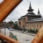 Eid Prayers Not Allowed at Srinagar’s Jamia Masjid, Mirwaiz ‘Under House Arrest’ Again (The Wire)