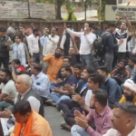 Far-right groups back police officer who assaulted Muslims