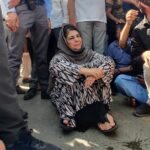 Mehbooba Holds Protest Against Detention Of Party Workers; Police Lathicharge Crowd (Kashmir Observer)